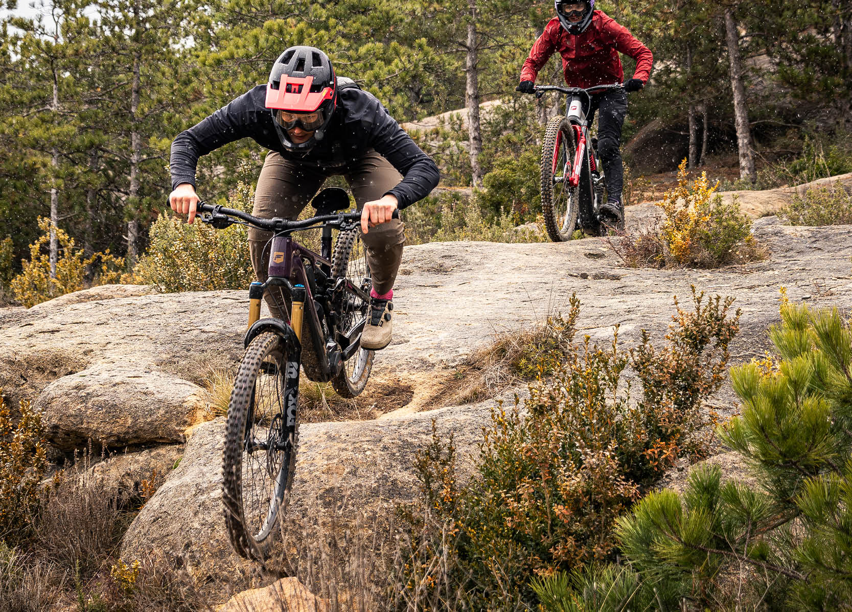 Focus F26 Sam2 6.9 Enduro EMTB - White-Steelgrey - Image 3