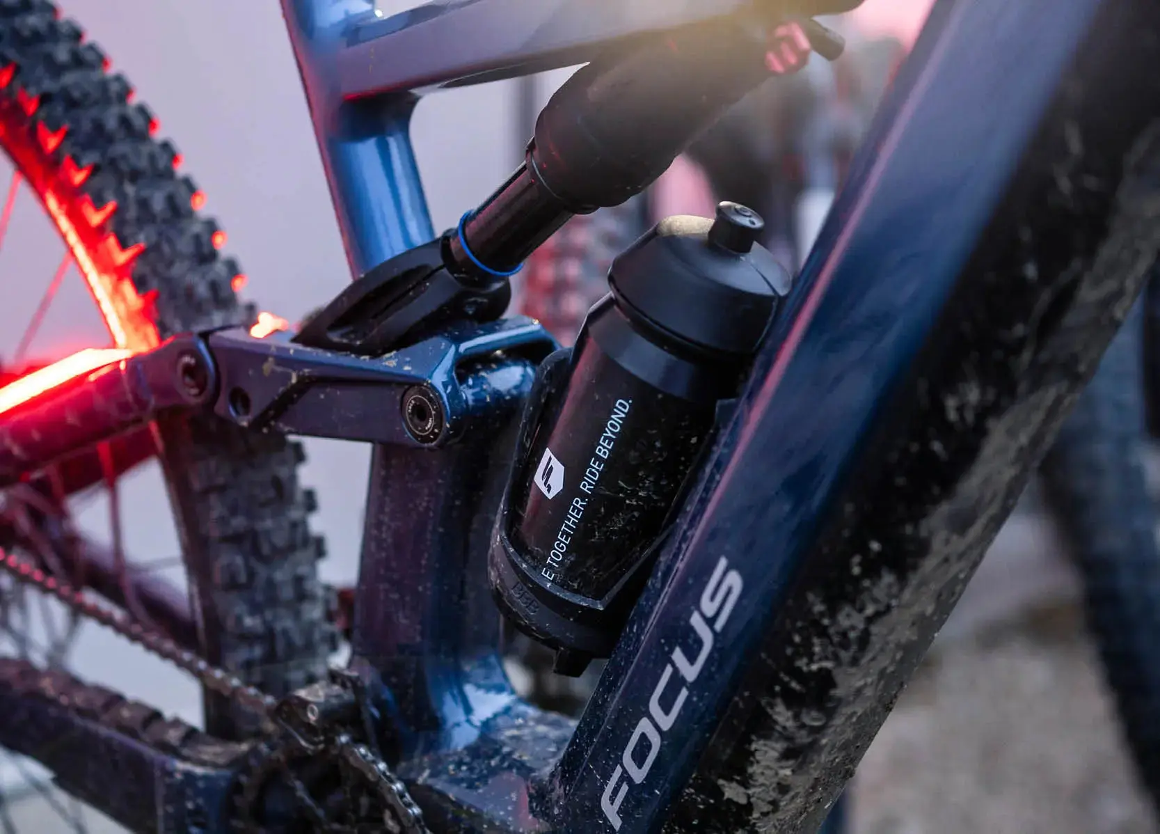 Focus F26 Thron2 6.7 Trail EMTB - Blue - Image 4