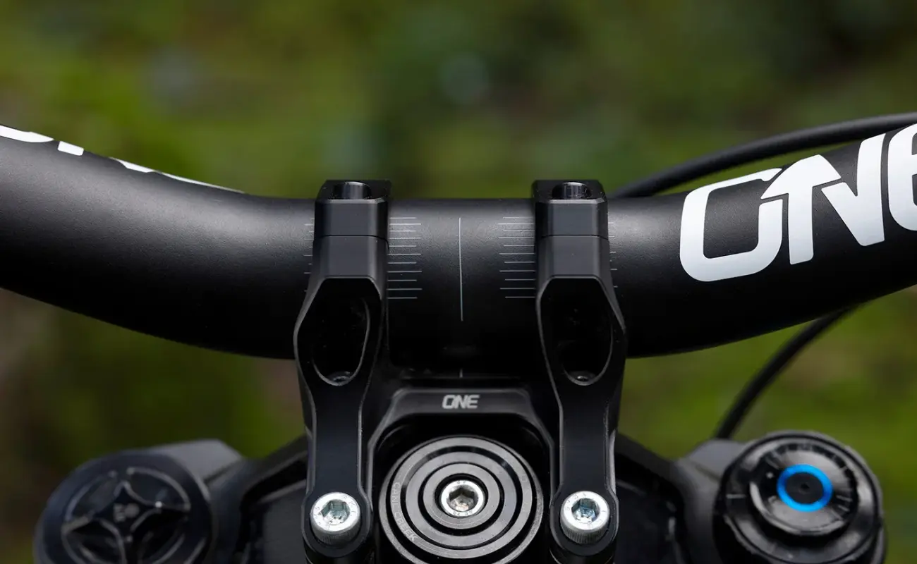 OneUp V2 Carbon Handlebar 800mm - Image 8